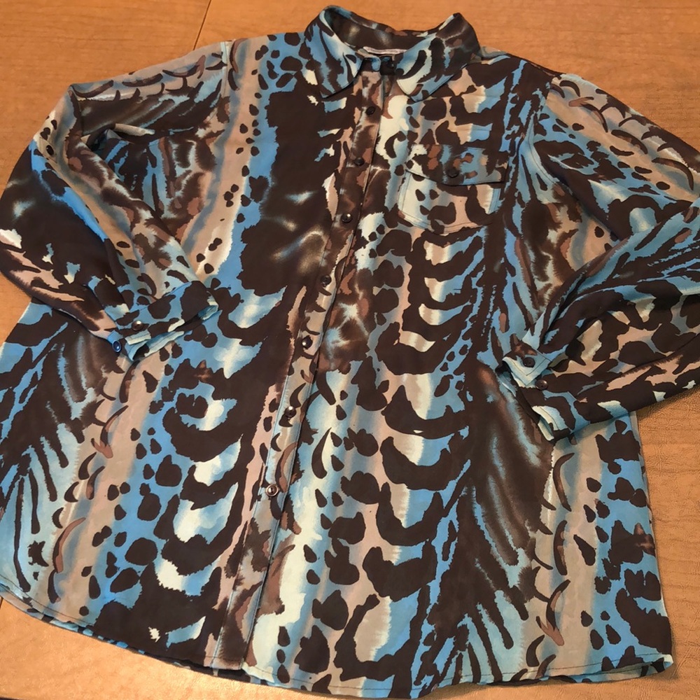 Lightweight Blue Tan Abstract Animal Print Top 1X